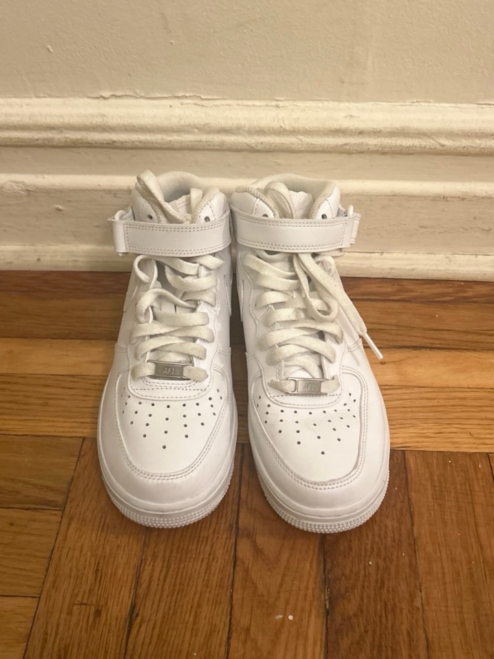 Women’s NIKE Air Force One Size 7